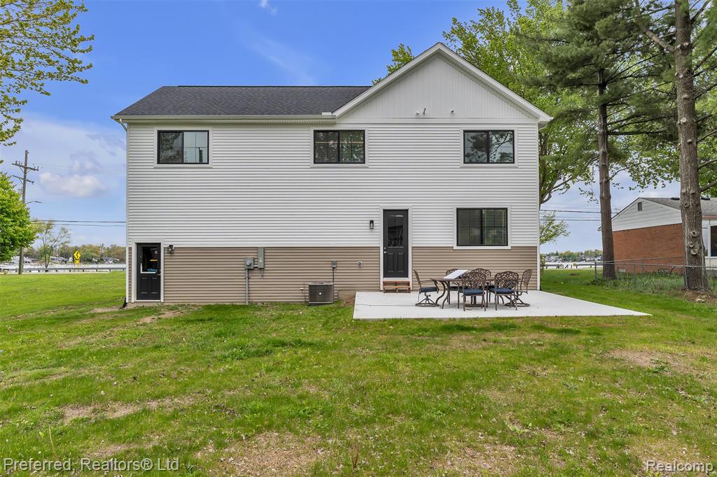 5264 Cooley Lake Road, Waterford, MI 48327 — Photo 53