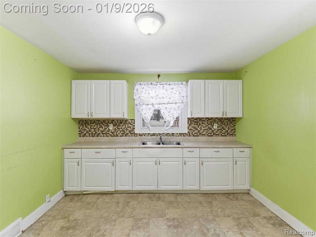 4350 Lotus Drive, Waterford, MI 48329 — Photo 10