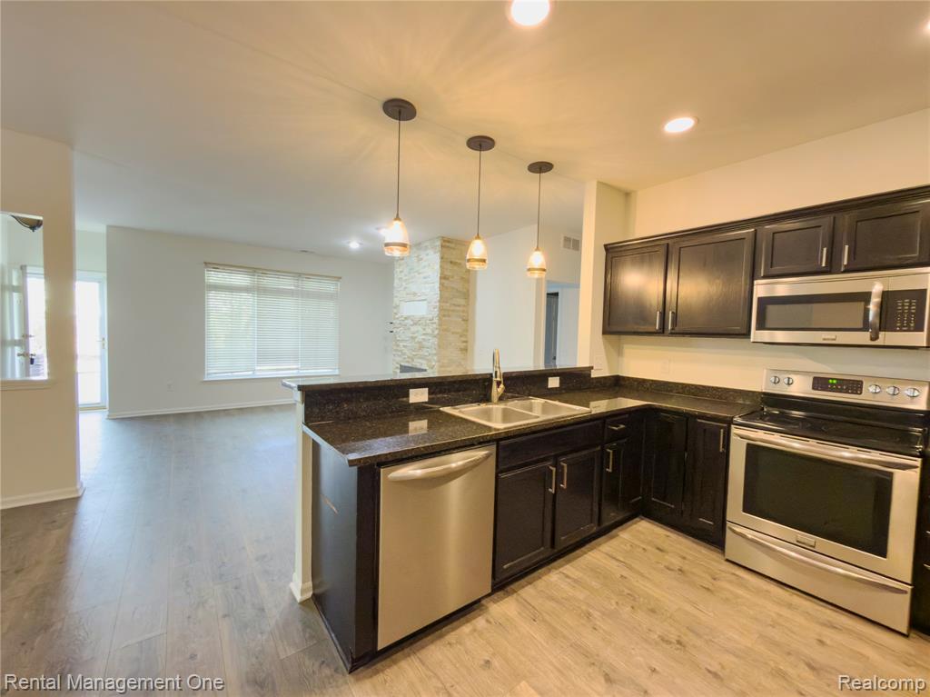 5637 Twin Oaks Drive, Sterling Heights, MI 48314 — Photo 7