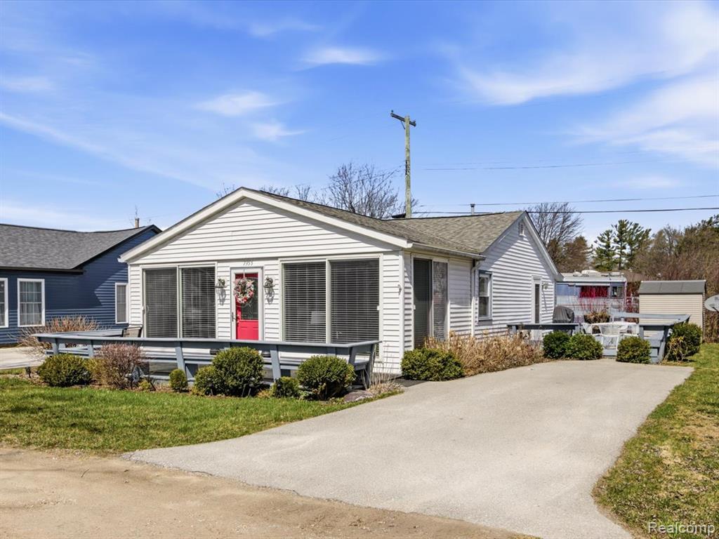 7355 Kilkare Road, Lexington, MI 48450 — Photo 2