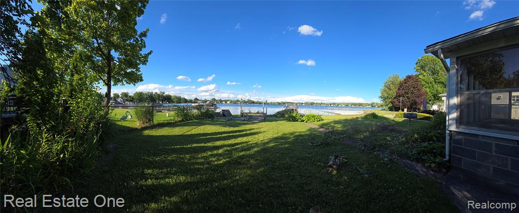9743 Beverly Drive, Pinckney, MI
