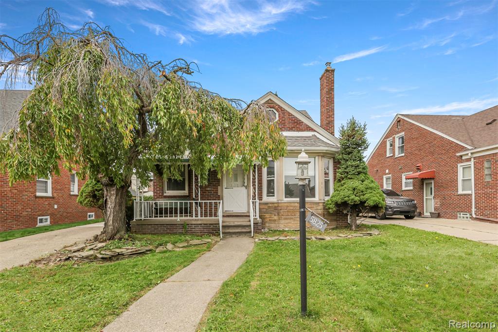 5825 Oakman Boulevard, Dearborn, MI 48126