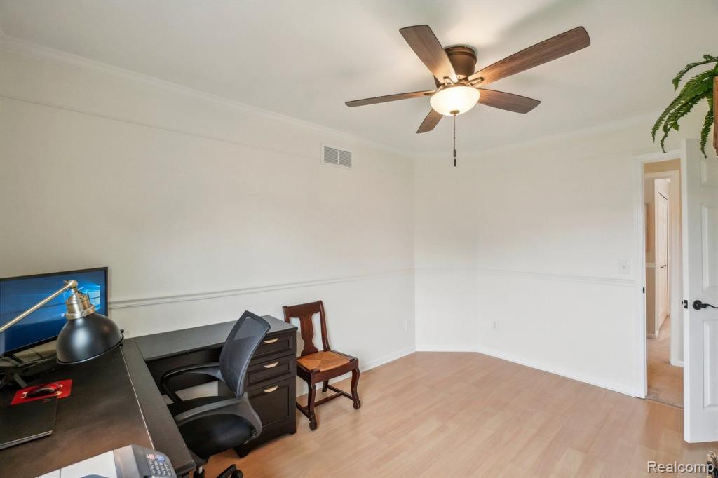6847 HUBBARD Circle, Clarkston, MI 48348 — Photo 32