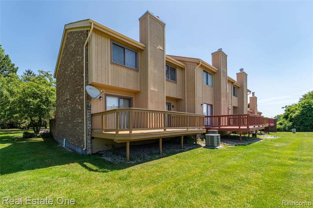 6250 Potomac Circle, West Bloomfield, MI — Photo 37