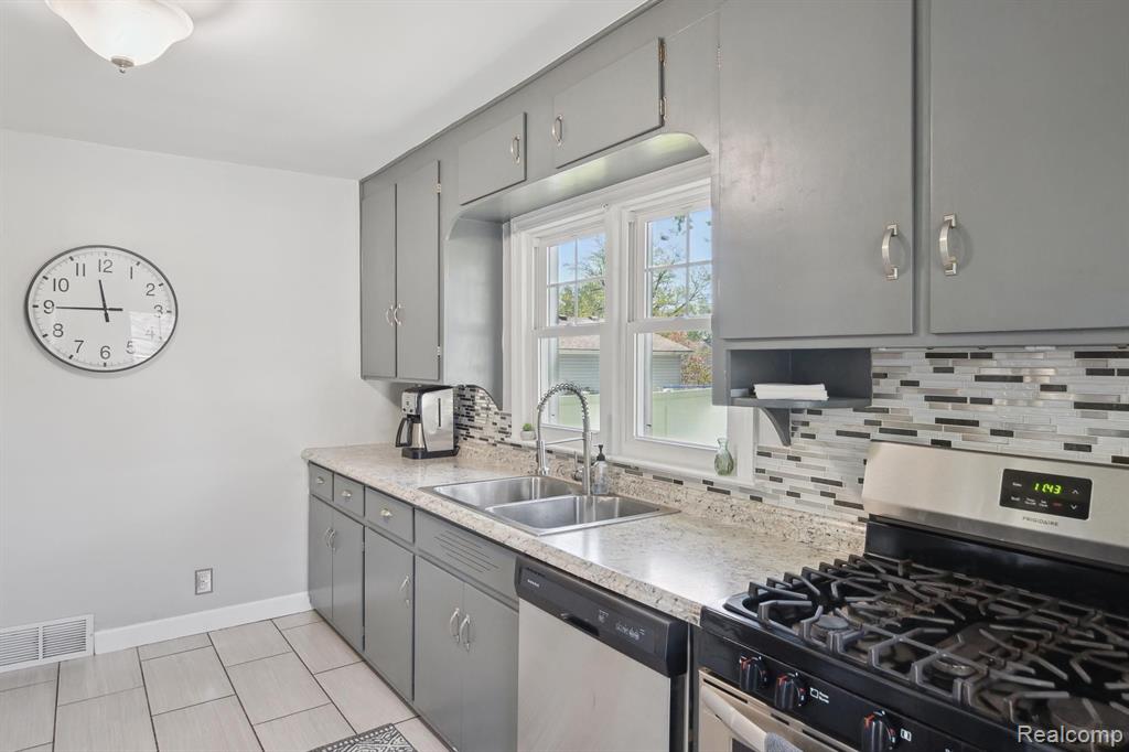 5563 CENTRAL Drive, Monroe, MI 48161 — Photo 14
