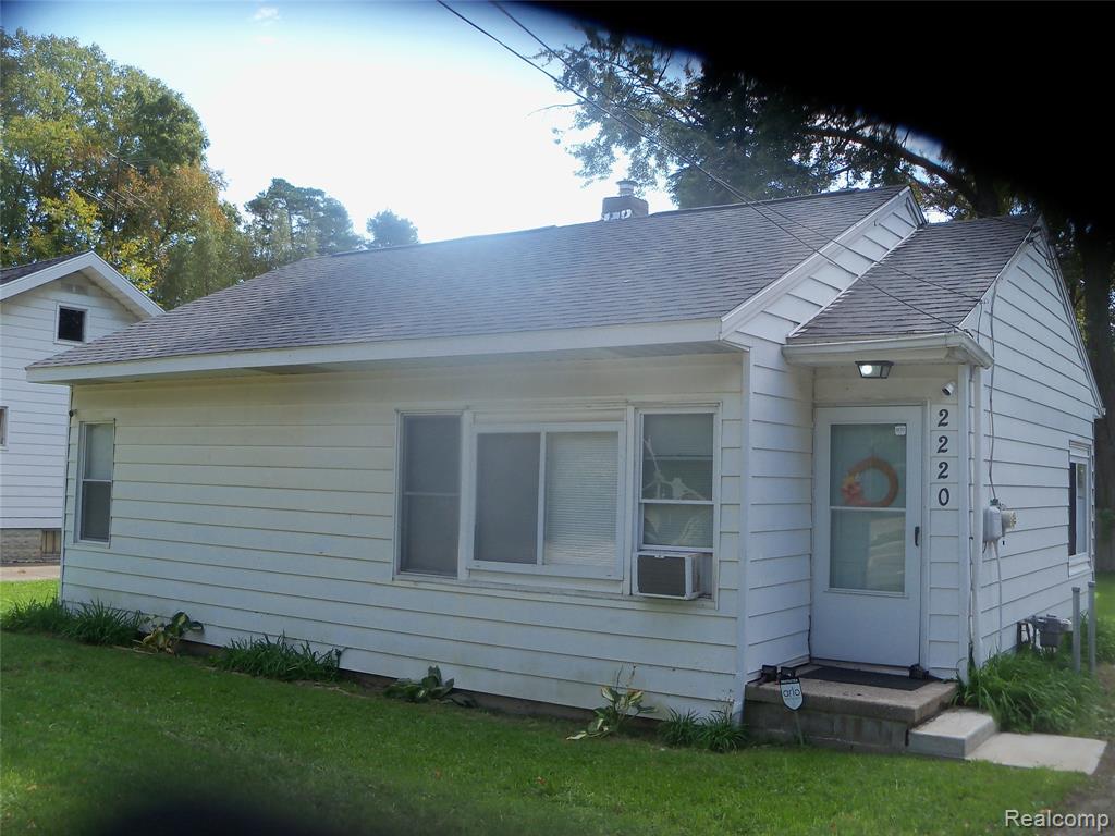 2220 E Bristol Road, Burton, MI 48529