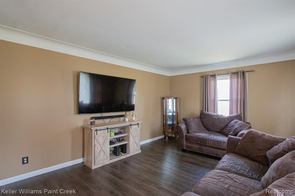 419 ALMONT Avenue, Almont, MI 48003 — Photo 4