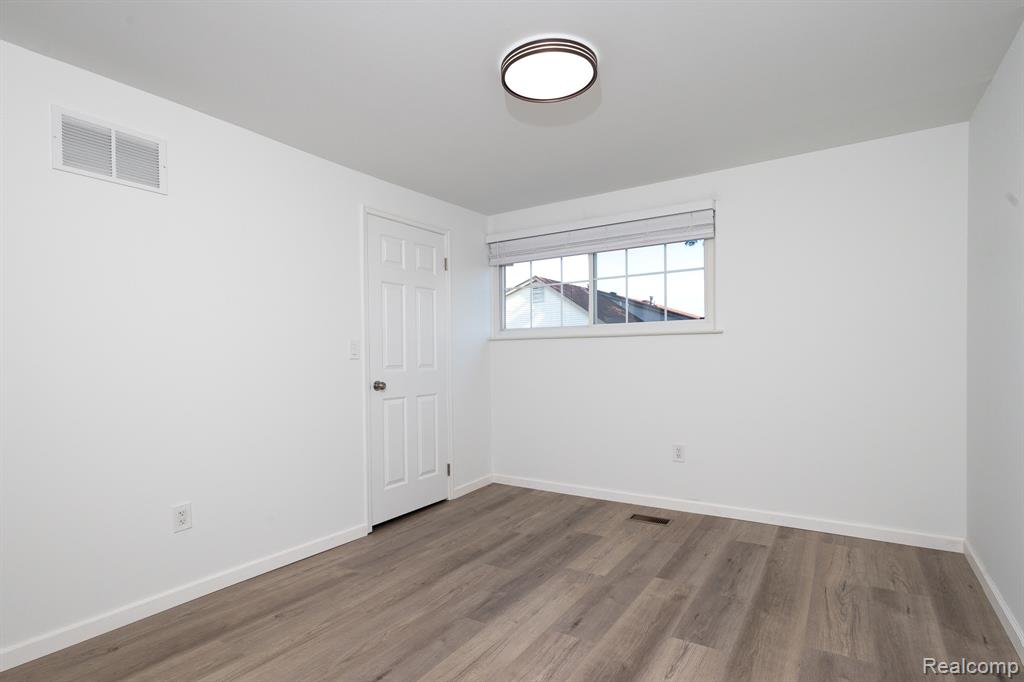 8841 Sunrise Drive, Sterling Heights, MI 48312 — Photo 12