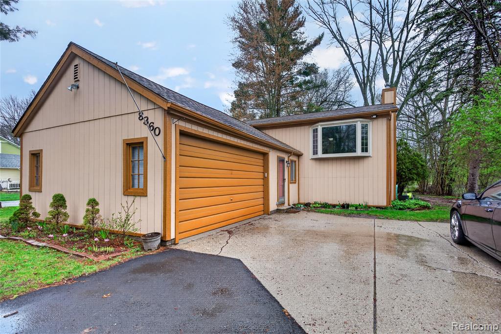8360 Arlis Street, Commerce Twp, MI 48382 — Photo 2