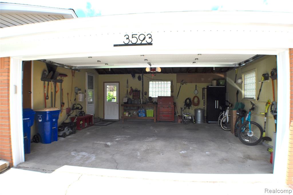3593 Meadowleigh Lane, Waterford, MI 48329 — Photo 43