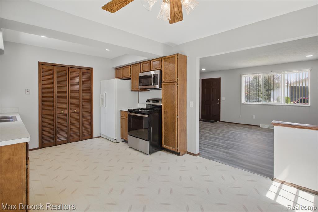 47445 DEQUINDRE Road, Rochester Hills, MI 48307 — Photo 7