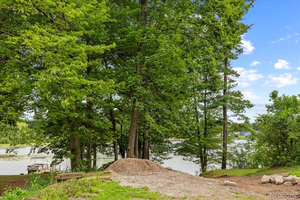 5246 Wayne Road, White Lake, MI 48383 — Photo 46