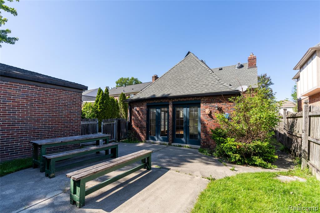 1481 Oxford Road, Grosse Pointe Woods, MI 48236 — Photo 4