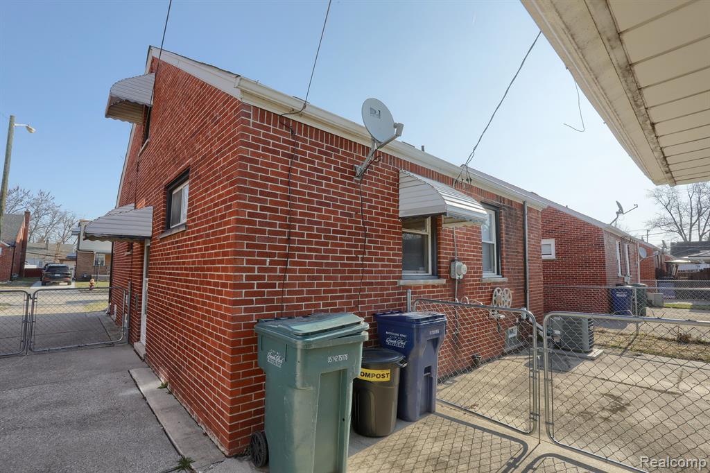 539 FARNHAM Avenue, Lincoln Park, MI 48146 — Photo 25