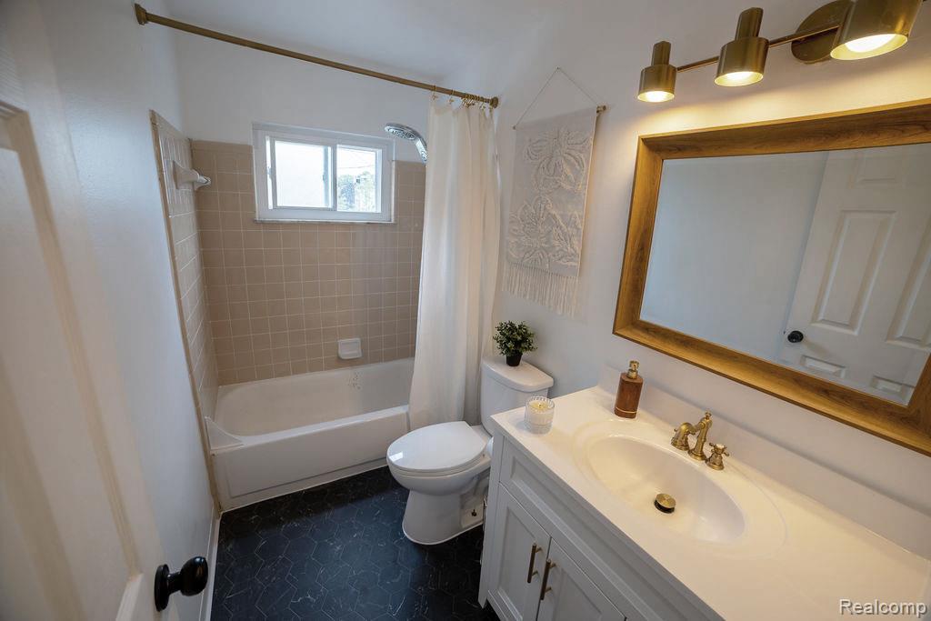 8220 Rivard Avenue, Warren, MI 48089 — Photo 9