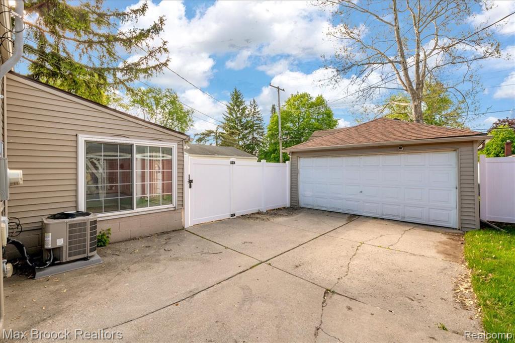 1311 Harvard Road, Berkley, MI 48072 — Photo 28