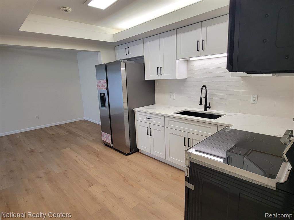 8249 KENNEDY Circle, Warren, MI 48093 — Photo 9