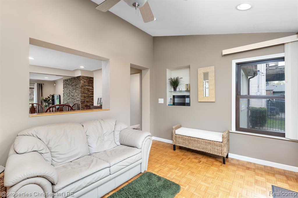 708 MOUNT VERNON Boulevard, Royal Oak, MI 48073 — Photo 17
