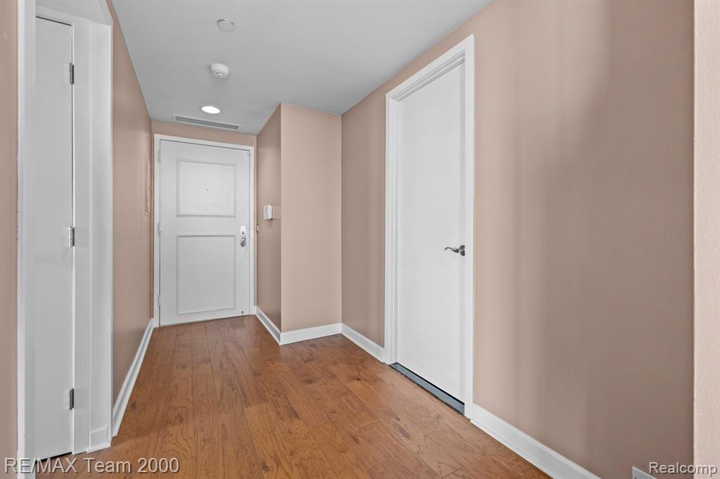 3320 Spinnaker Lane, 15F, Detroit, MI 48207 — Photo 5