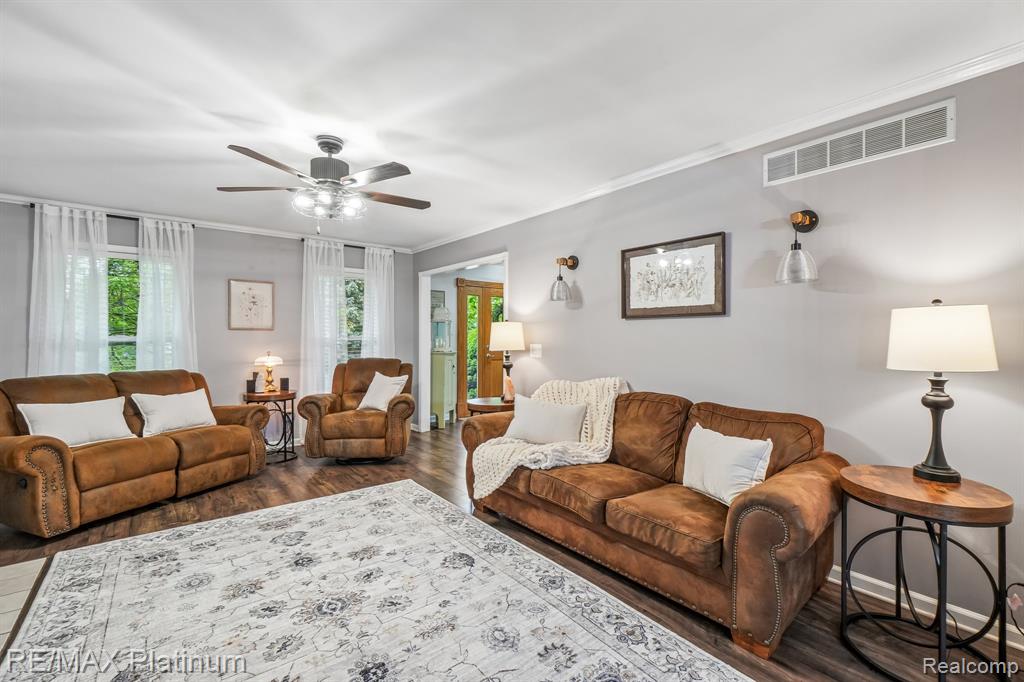 2353 Chestnut Bend, Howell, MI 48855 — Photo 10