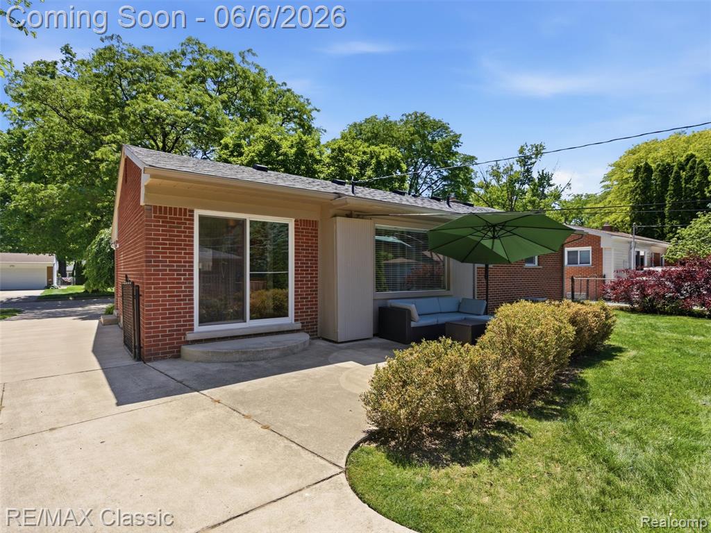 41020 Greenbriar Lane, Plymouth, MI 48170 — Photo 43
