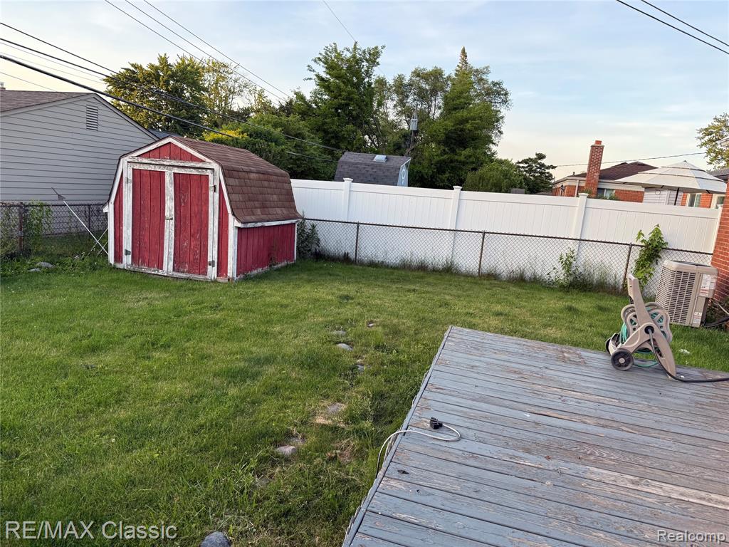 1842 Chaucer Avenue, Madison Heights, MI 48071 — Photo 16
