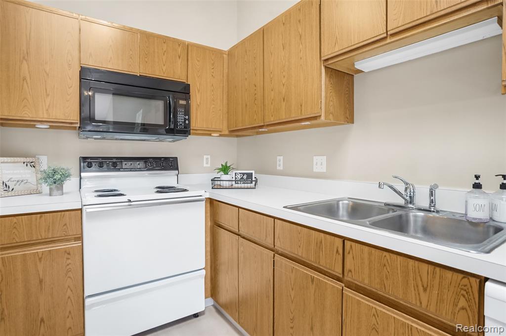 62512 Raleigh Court Court, 4, South Lyon, MI 48178 — Photo 15