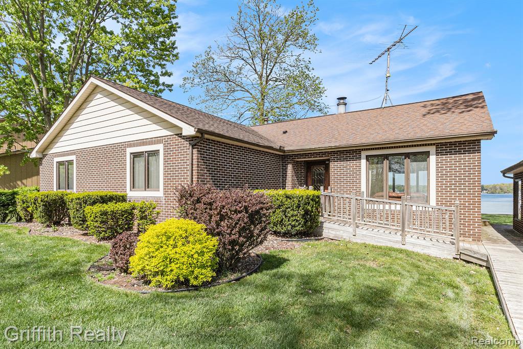 8570 Riverside Drive, Brighton, MI 48116 — Photo 5
