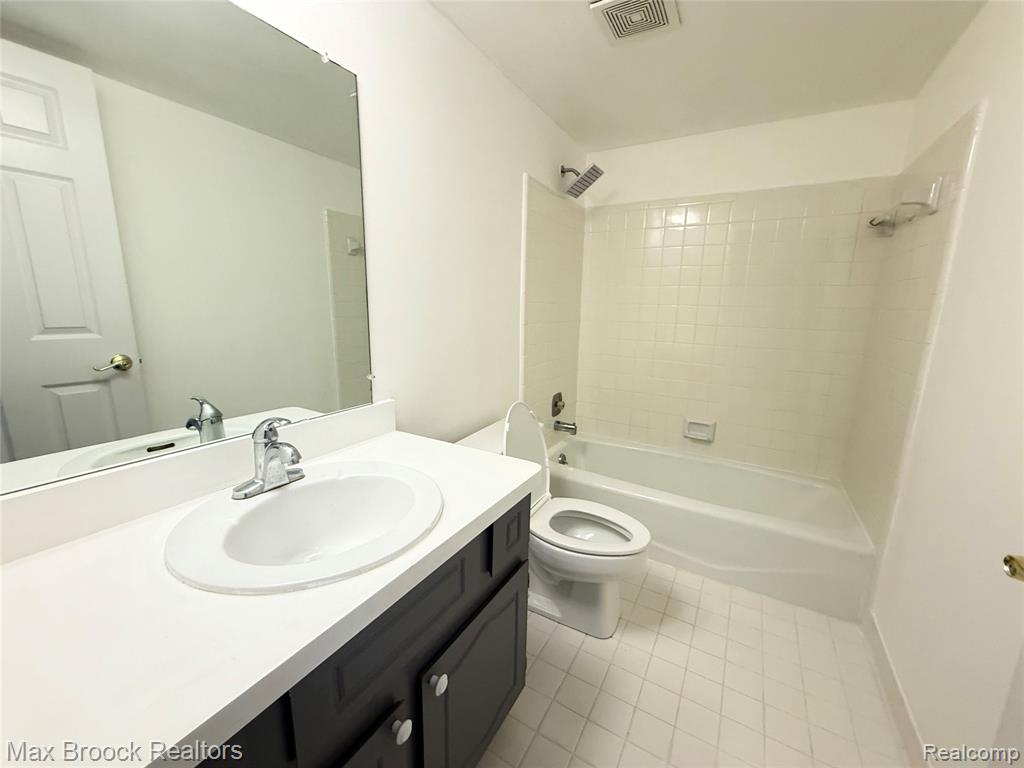 42720 Sheldon Place, Clinton Twp, MI 48038 — Photo 11