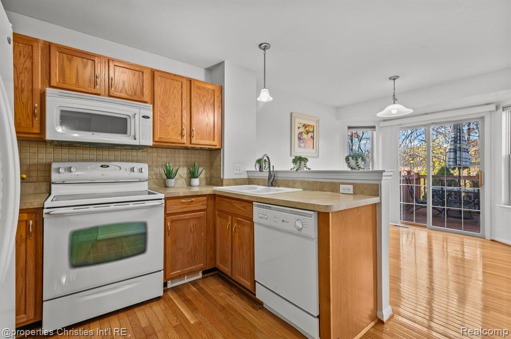 8780 IRONWOOD Drive, Van Buren, MI 48111 — Photo 8