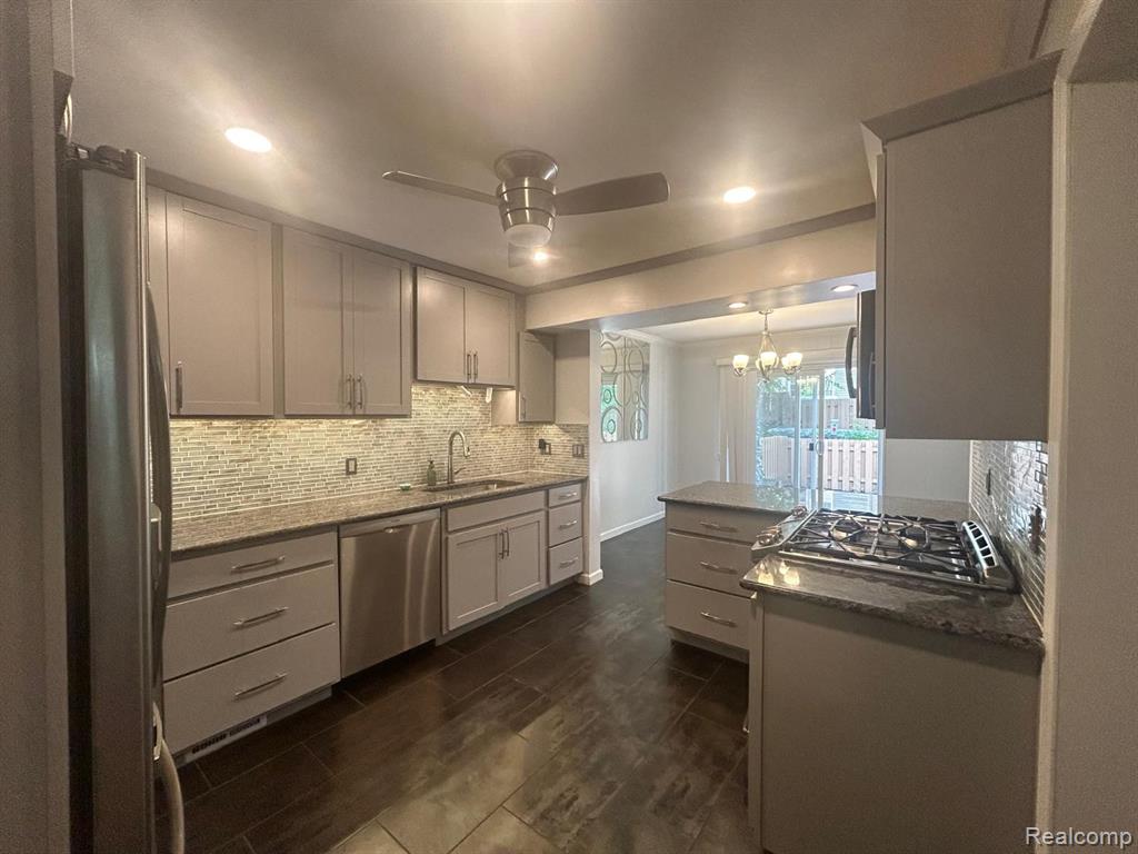 1534 BRENTWOOD Drive, Troy, MI 48098 — Photo 8