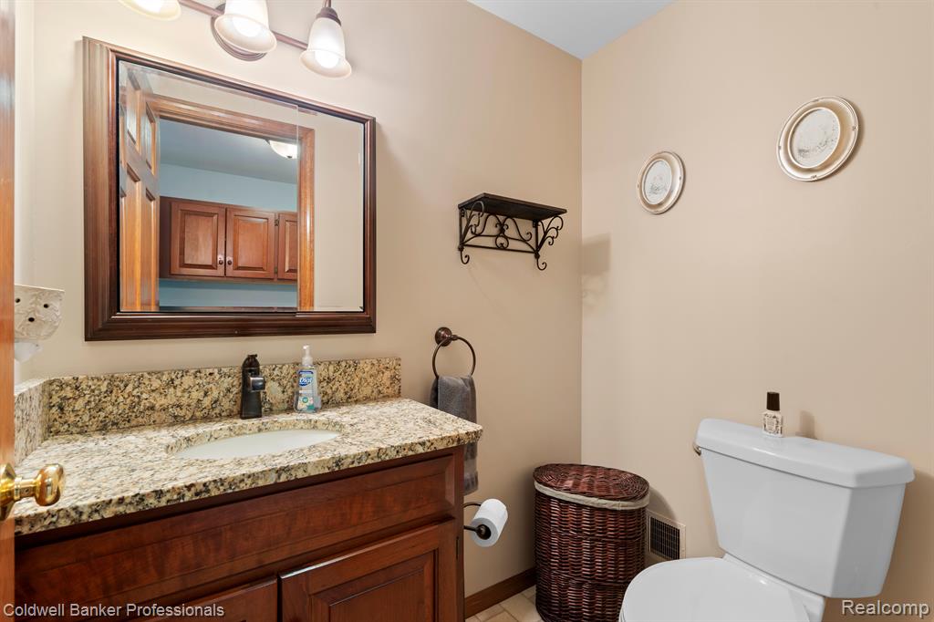 6253 7 MILE Road, South Lyon, MI 48178 — Photo 22
