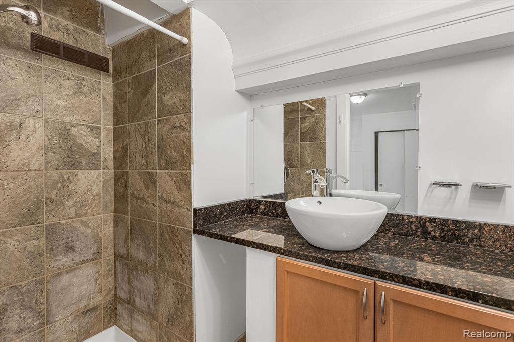 609 E Kirby Street, Detroit, MI 48202 — Photo 14