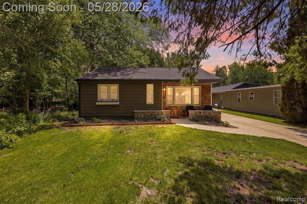 4805 Fenmore Avenue, Waterford, MI 48328 — front exterior