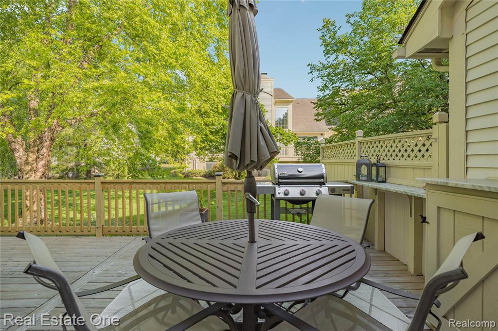 7105 Winding Brook Court, West Bloomfield, MI — Photo 10
