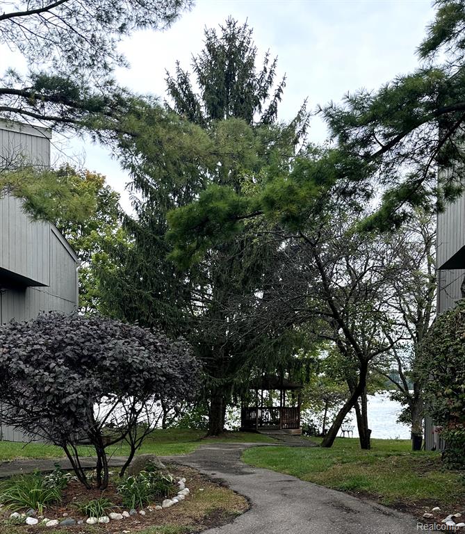 9647 N HARBOUR COVE Court N, Unit 31, Ypsilanti, MI 48197 — front exterior