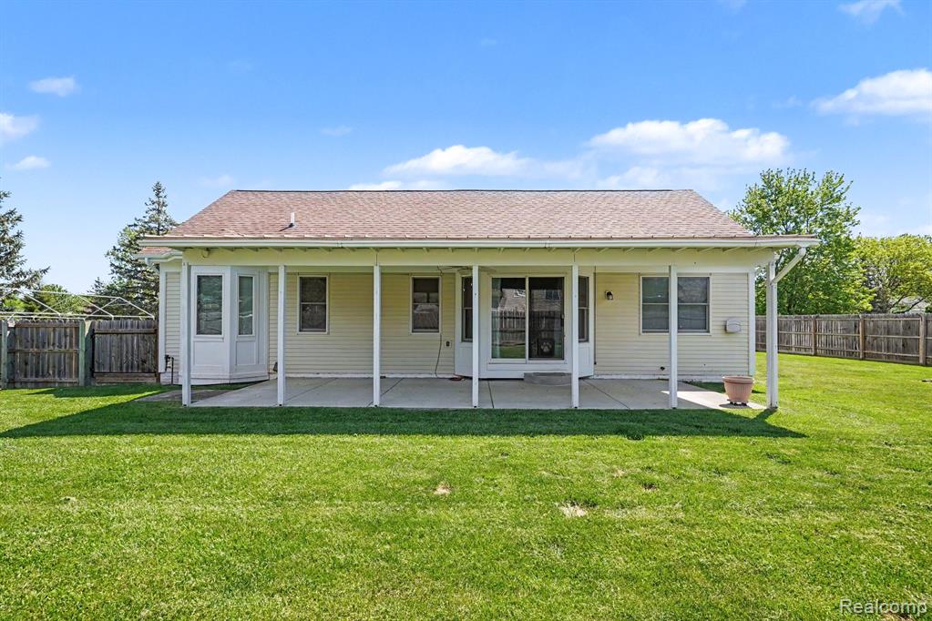 8012 Fox Hollow Road, Goodrich Vlg, MI — Photo 24