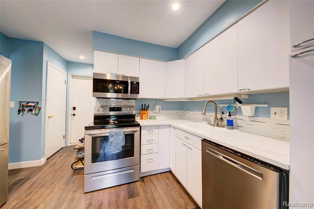 41674 BEDFORD Drive, Canton, MI 48187 — Photo 12