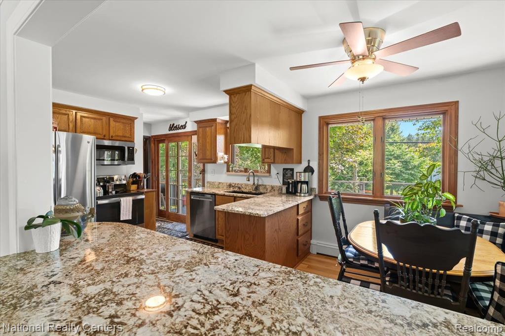 1785 Middle Road, Highland, MI — Photo 11