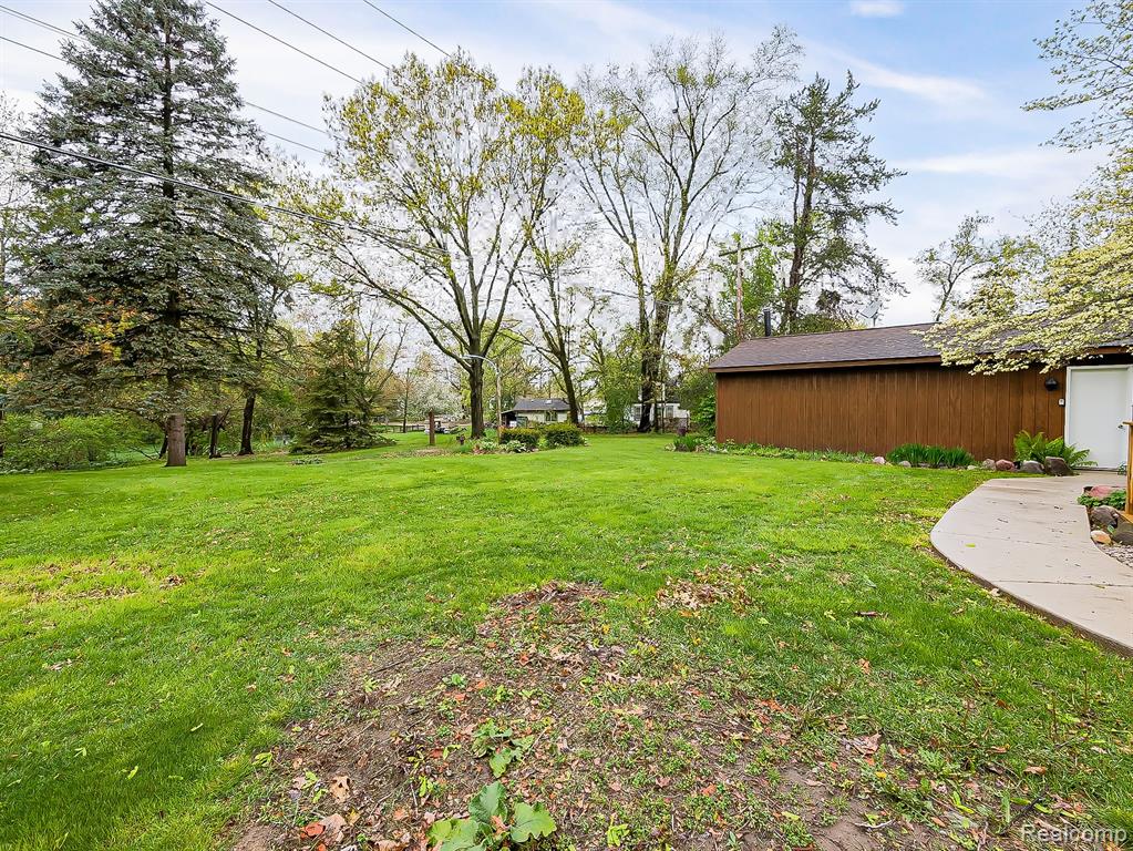 538 UNION LAKE Road, White Lake, MI — Photo 34