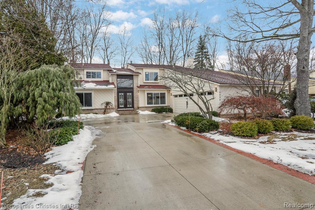5896 NANEVA Court, West Bloomfield, MI — Photo 3