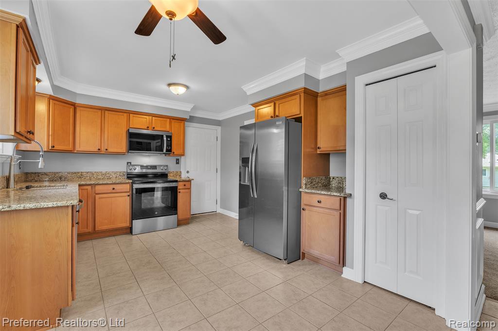 9366 Wild Oaks Circle, South Lyon, MI 48178 — Photo 7