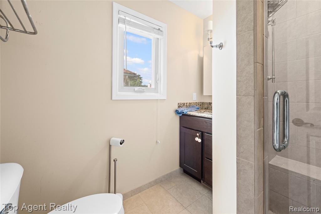 46891 Meadowview Court, Shelby Twp, MI 48317 — Photo 18