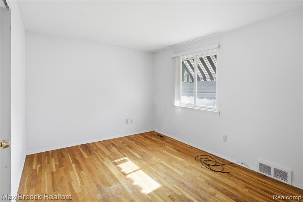 8759 Calvert Drive, Sterling Heights, MI 48312 — Photo 11