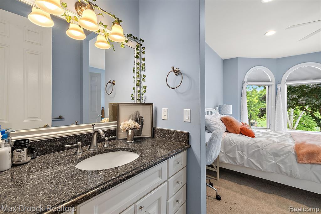 6340 Lakeshore Street, West Bloomfield, MI 48323 — Photo 36