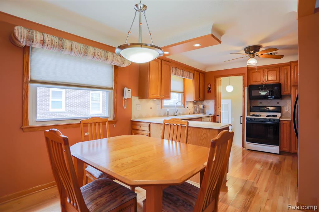 6832 Engleman, Center Line, MI 48015 — Photo 9