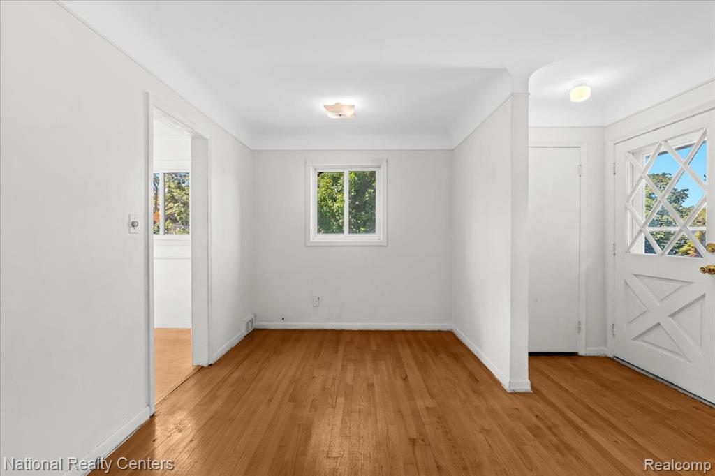 861 Squire Lane, Milford, MI 48381 — Photo 14
