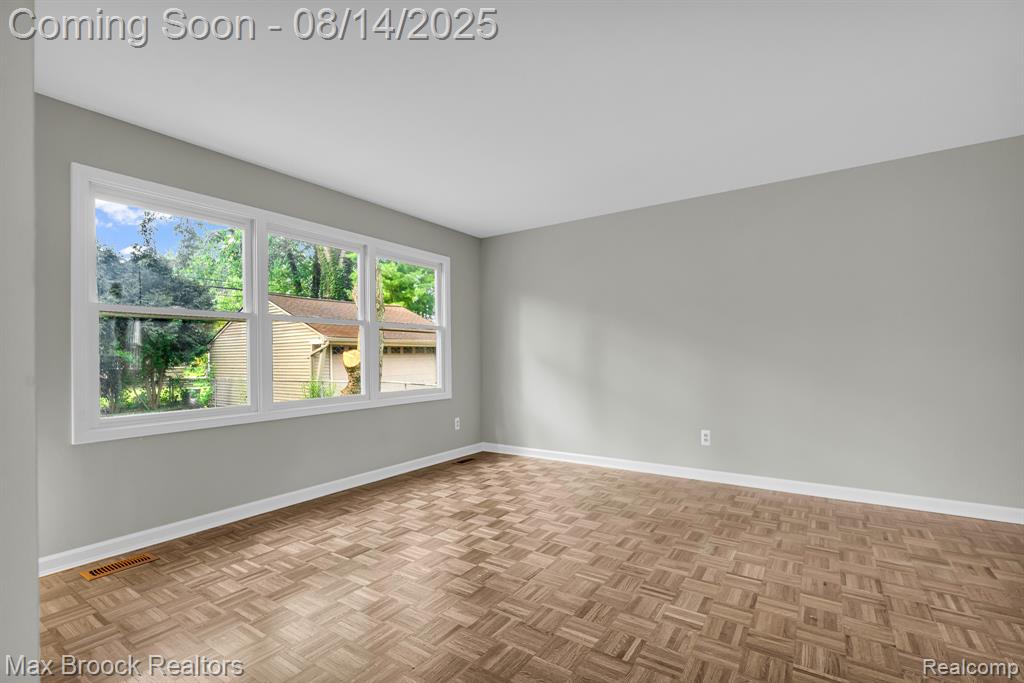 10725 Talbot Avenue, Huntington Woods, MI — Photo 13