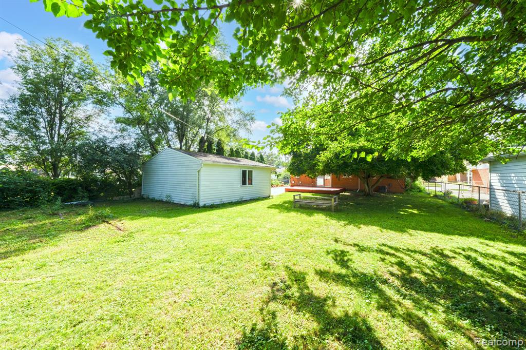 8862 OPORTO Street, Livonia, MI 48150 — Photo 25