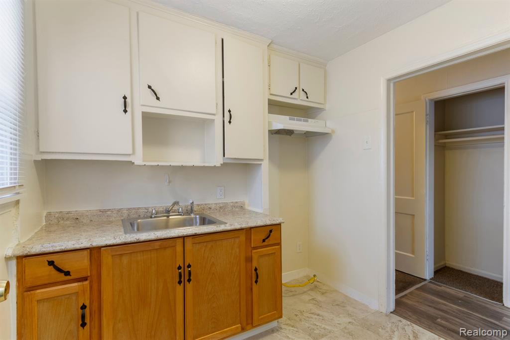 3112 S BASSETT Street, Detroit, MI 48217 — Photo 12